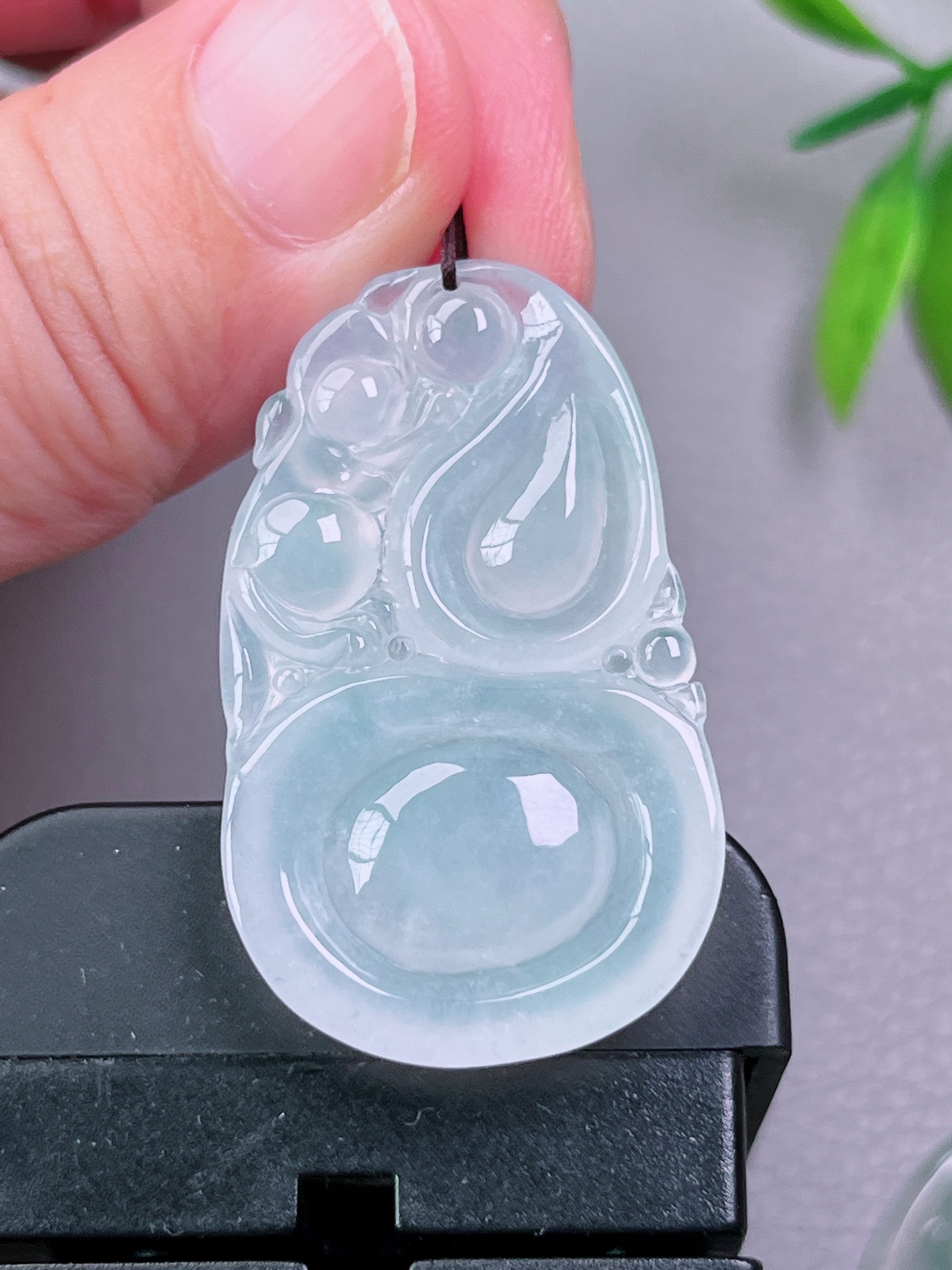 葫芦，无裂，玉质透亮，明亮水润，起荧光，尺寸：39.5-23.9-5.8