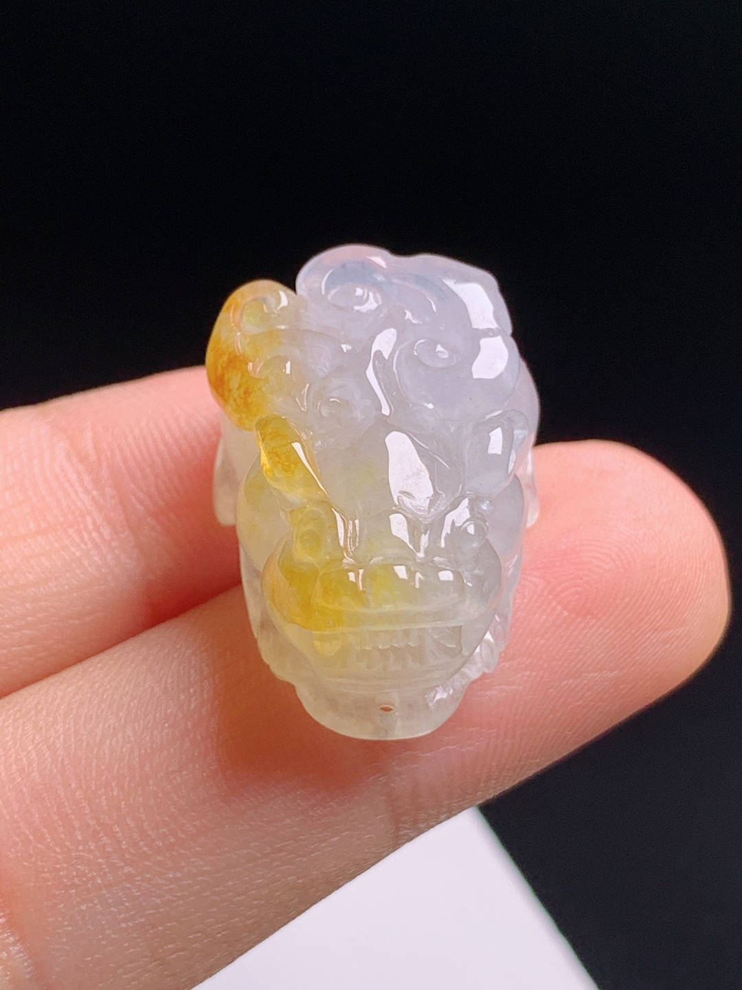 冰黄翡俏色貔貅，种老冰润雕工立体，招财瑞兽寓意吉祥