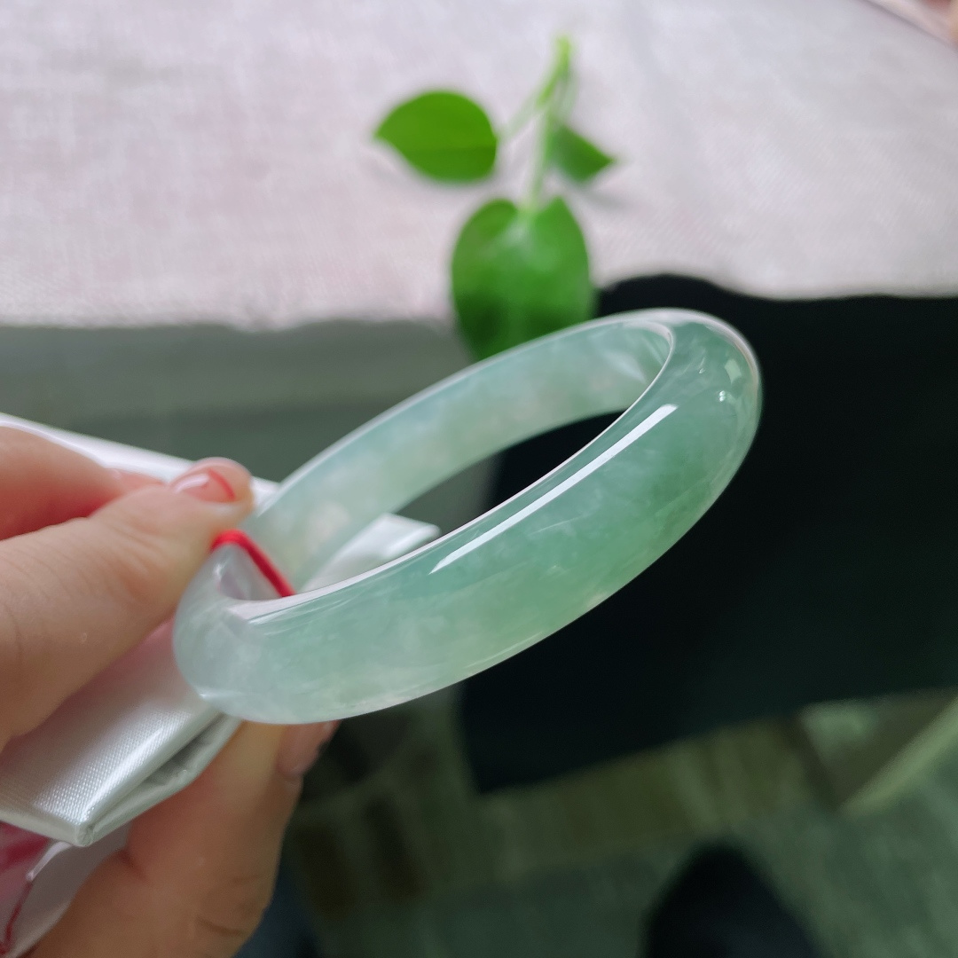53.3/11.5/7.9，湖水蓝正圈，冰油，种老，清透泛光，神秘又优雅，一点皮纹，ss53402a