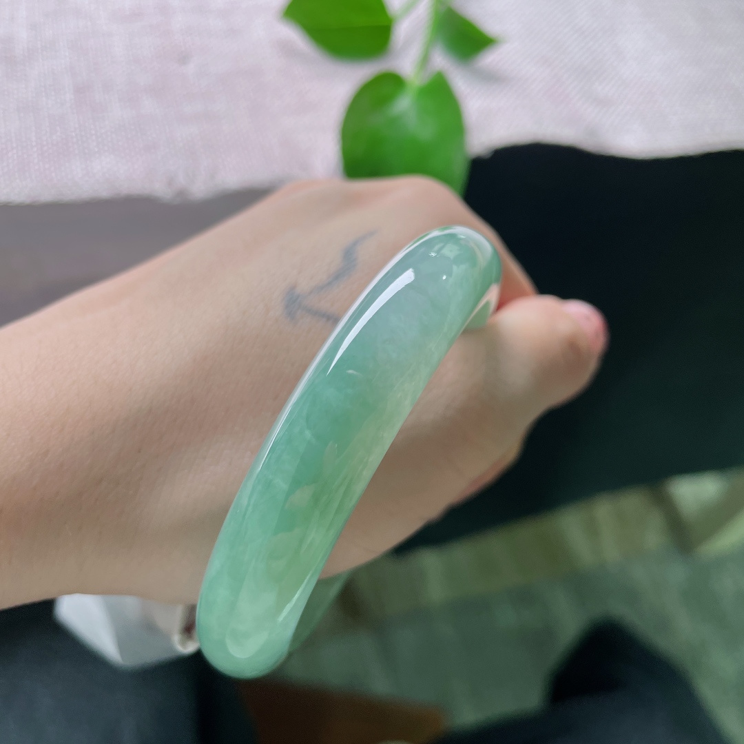 55.2/12.5/8，湖水绿正圈，平静如水，种老，油性好，沉鱼落雁之姿，无裂，ss53409a