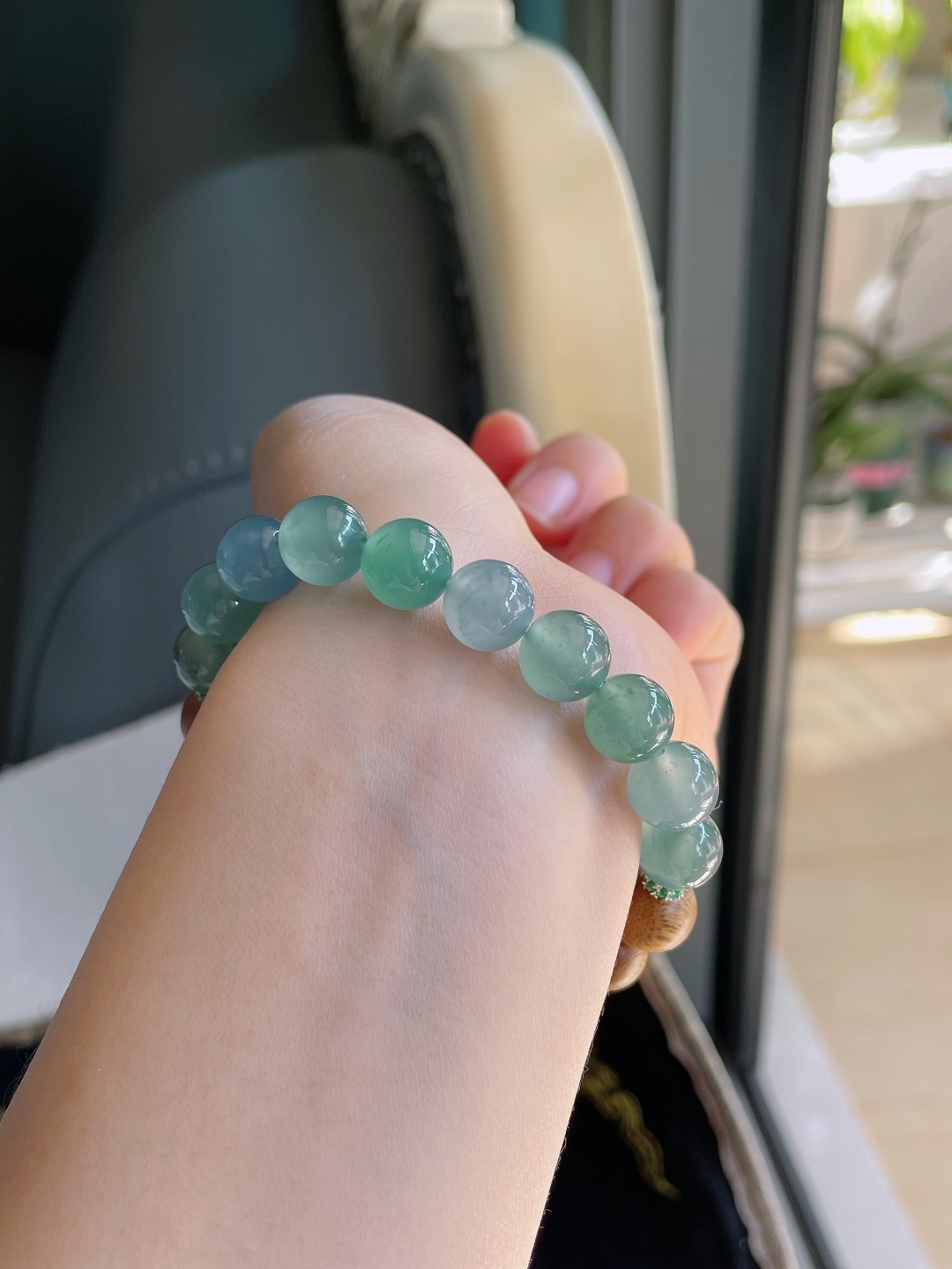 天然翡翠A货，冰多宝搭配沉香木手串，尺寸：10mm。【编3865】