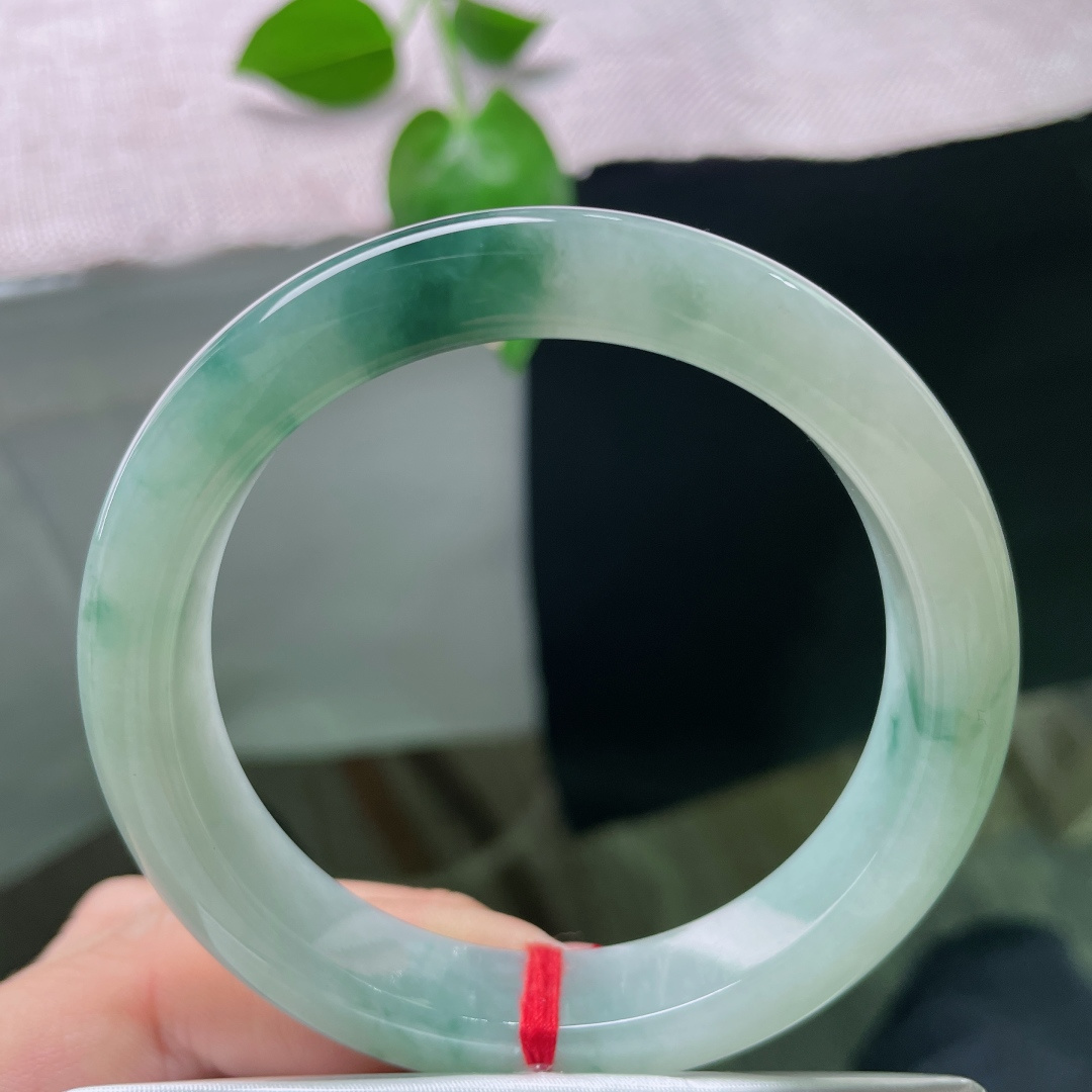 56.2/11.7/8.9飘花正圈，种老，抬手是水墨画，落腕是时光凝成的诗。无裂，ss53797a