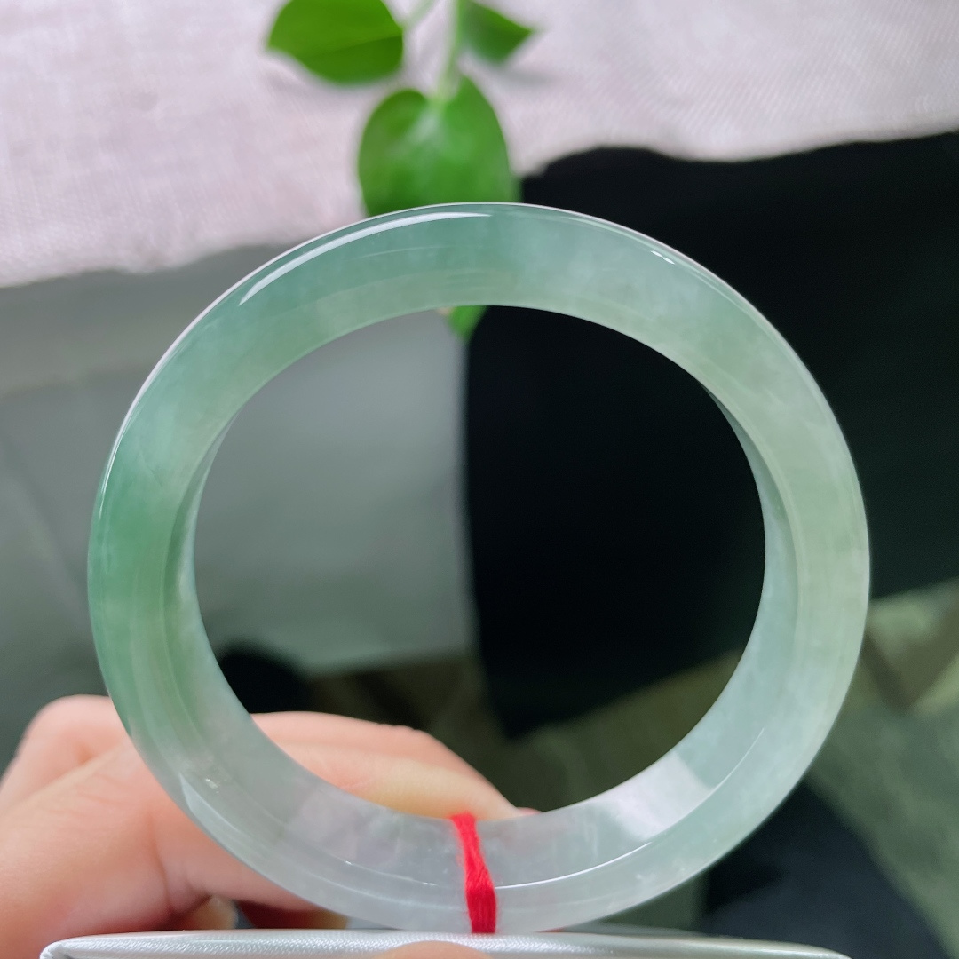 53.3/11.5/7.9，湖水蓝正圈，冰油，种老，清透泛光，神秘又优雅，一点皮纹，ss53402a