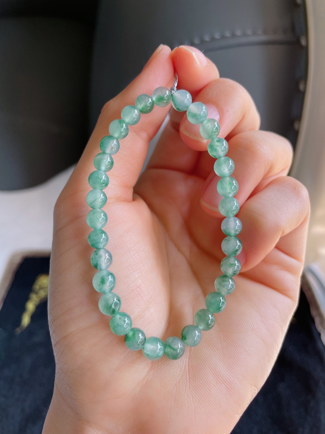 缅甸天然翡翠A货，冰飘花手串，尺寸：5.7mm。【编3754】