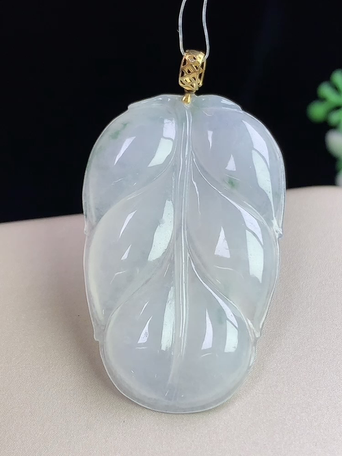 18k金镶树叶，无裂，尺寸37*23.3*3.6mm，L15dyg8