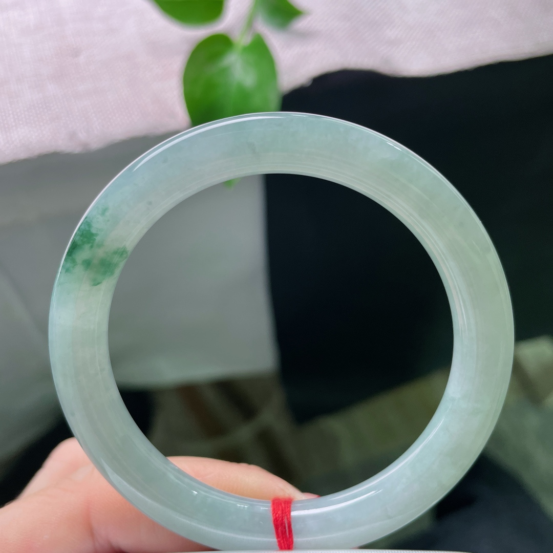 飘花圆条，腕间一抹花开富贵，步步生莲，水润，细腻，种老，有纹，ss53077a