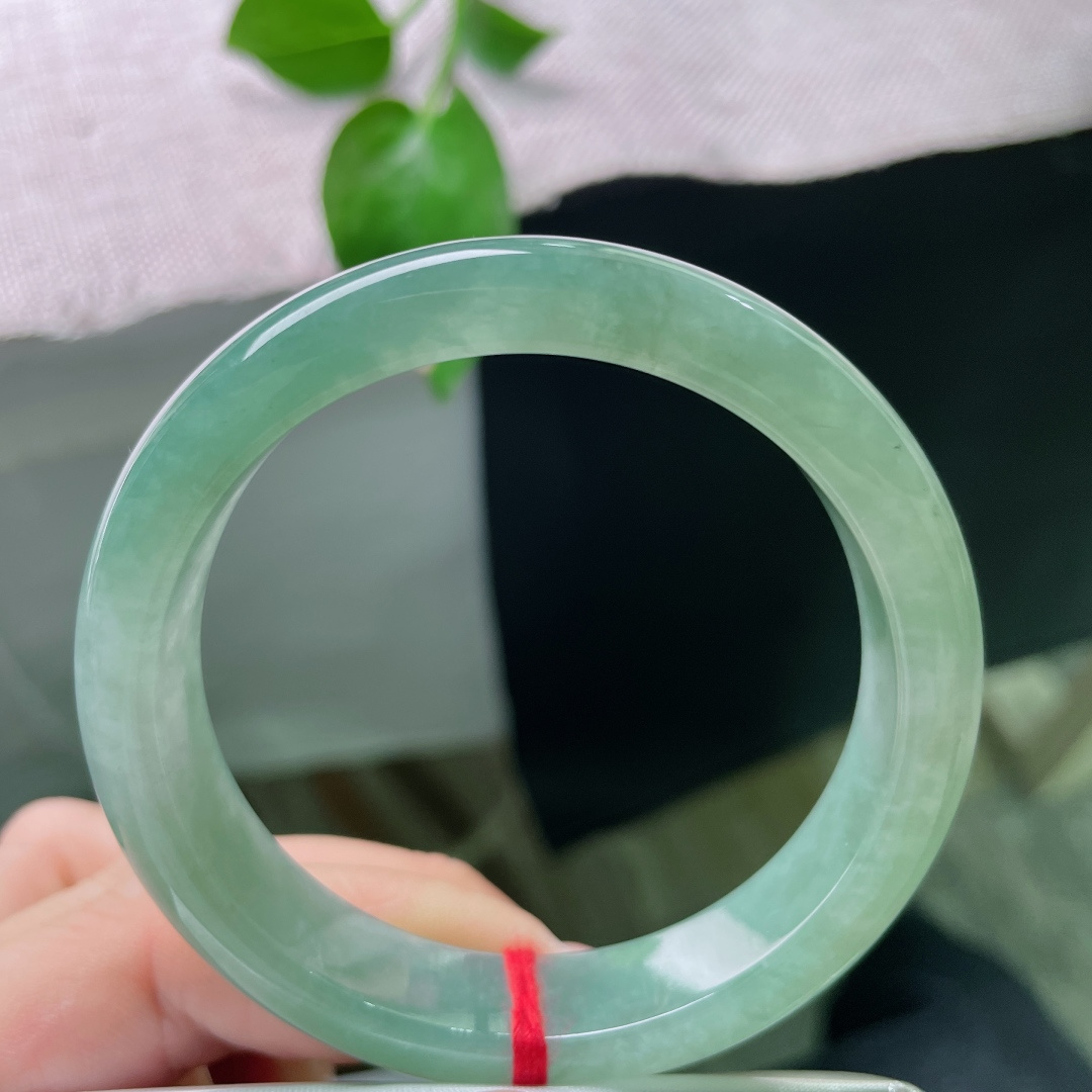55.2/12.5/8，湖水绿正圈，平静如水，种老，油性好，沉鱼落雁之姿，无裂，ss53409a