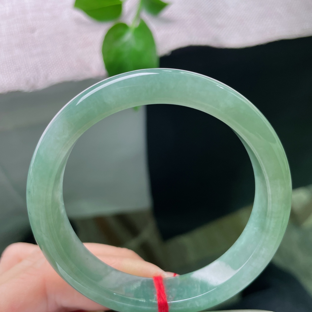 55.2/12.5/8，湖水绿正圈，平静如水，种老，油性好，沉鱼落雁之姿，无裂，ss53409a