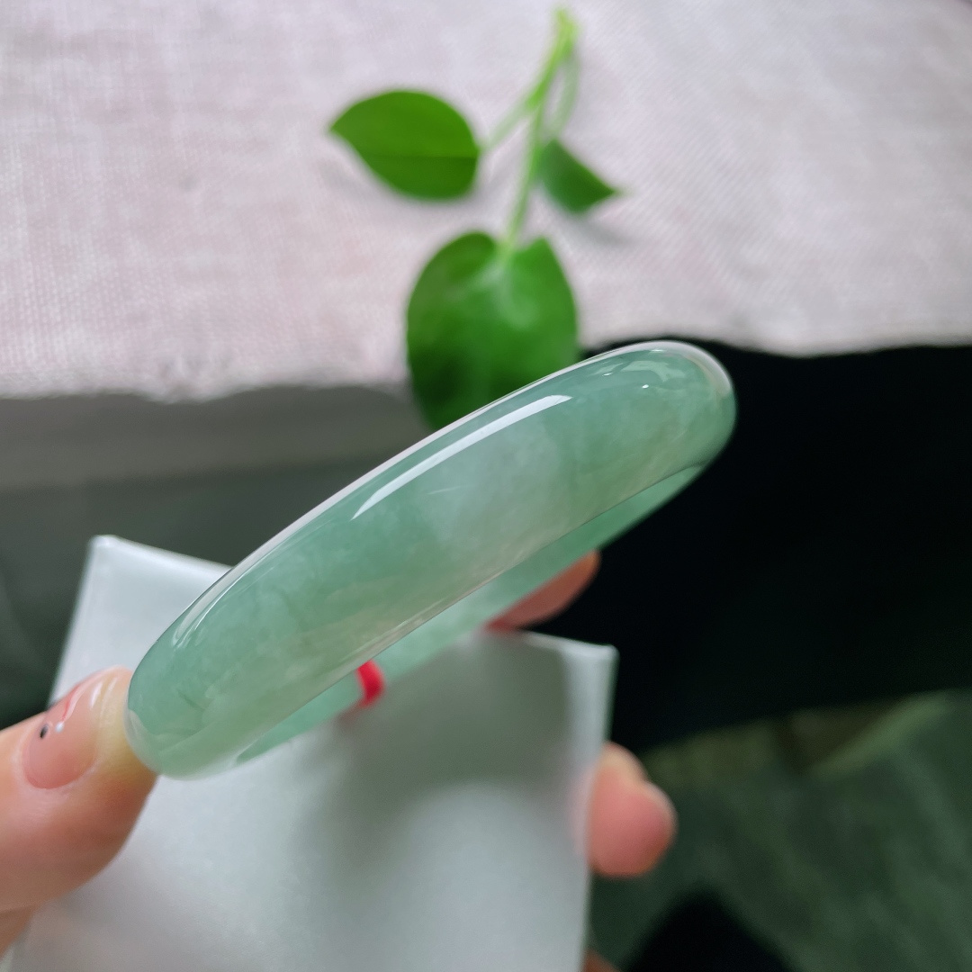 55.2/12.5/8，湖水绿正圈，平静如水，种老，油性好，沉鱼落雁之姿，无裂，ss53409a