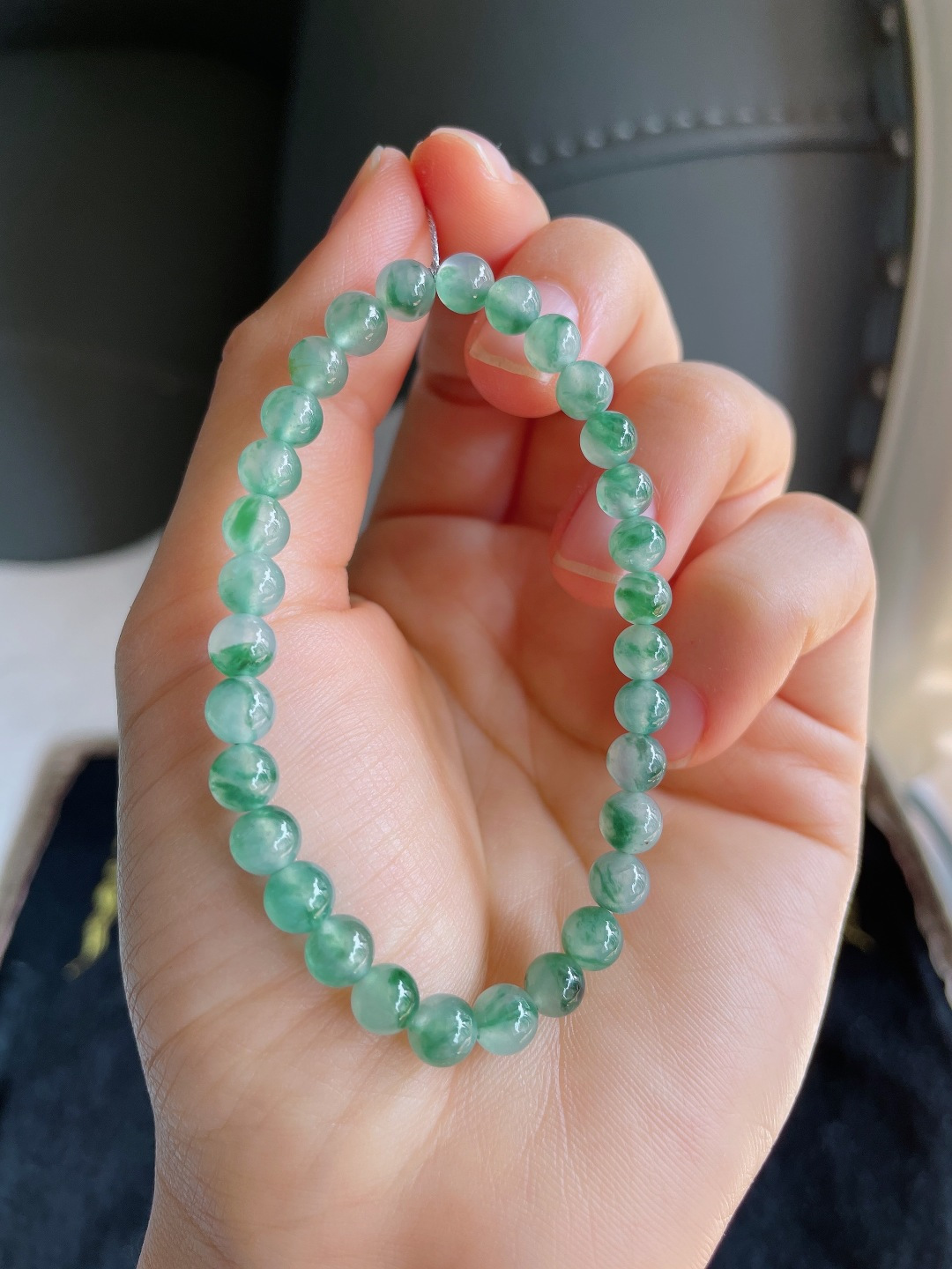 缅甸天然翡翠A货，冰飘花手串，尺寸：5.7mm。【编3754】