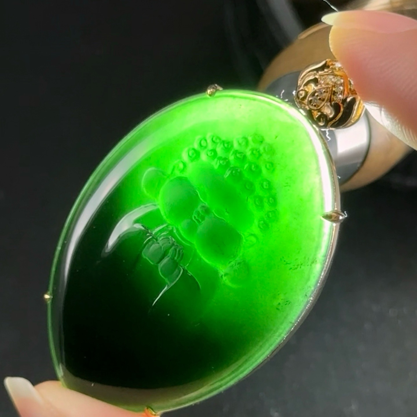 精品18k墨翠宝宝佛 种好色正 黑度极好 打灯通透 油性十足  尺寸53.4