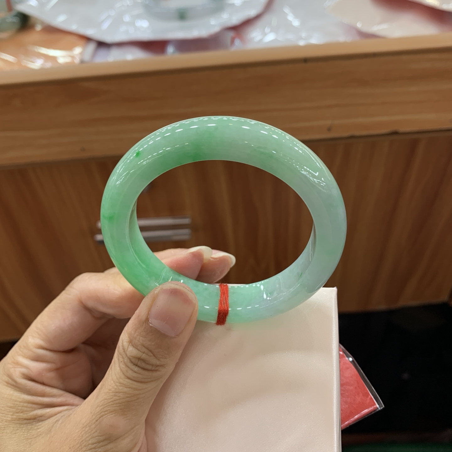 061504JJ 飘绿正圈翡翠手镯 53-12-8.8