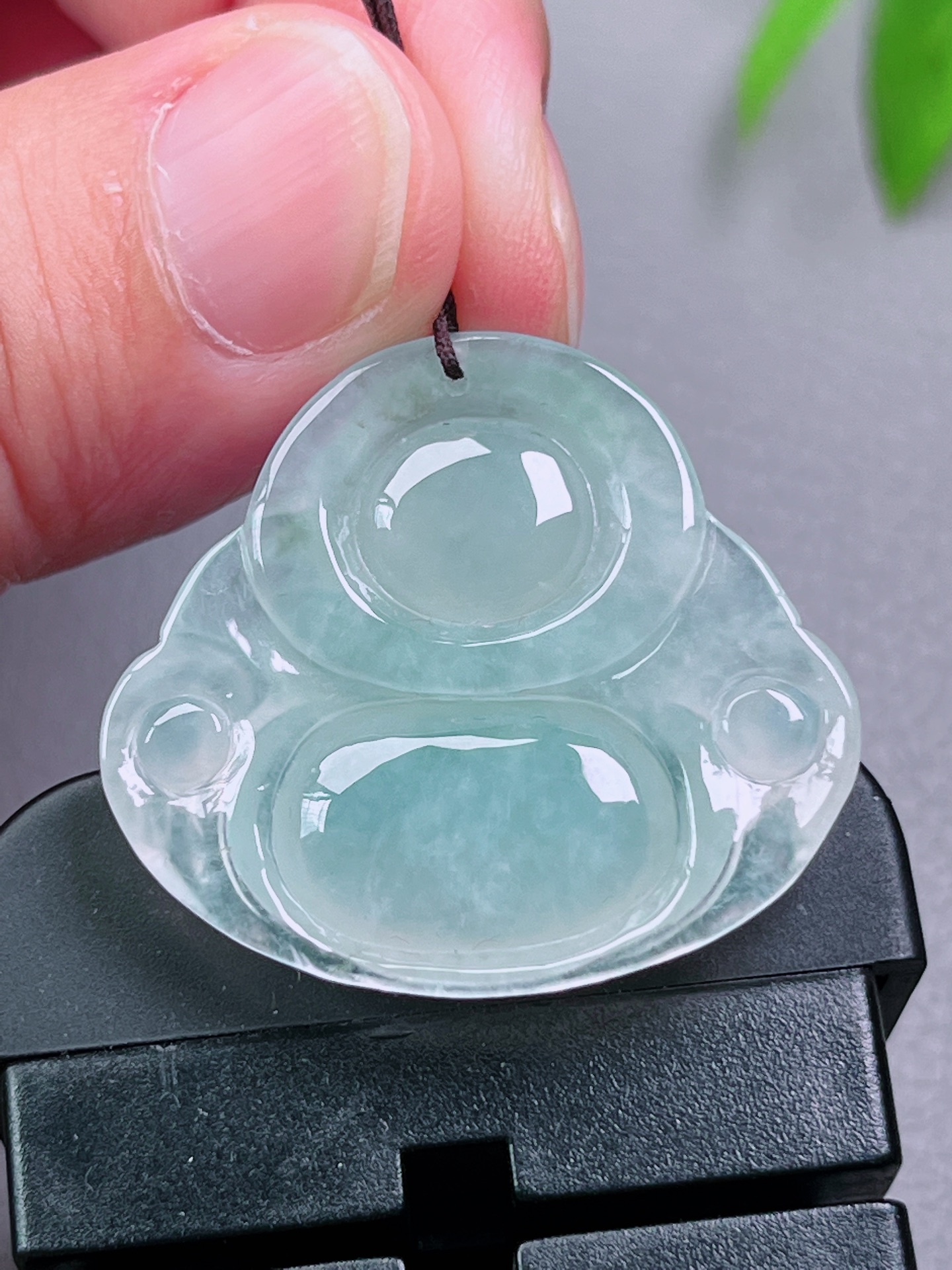 冰种佛公，料子油润，起荧光，尺寸：29-32.3-6.4