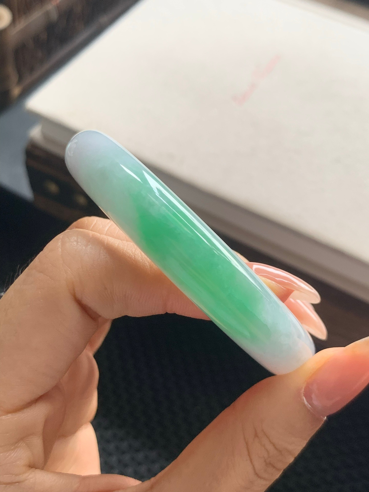 55.1圈口飘阳绿正圈手镯