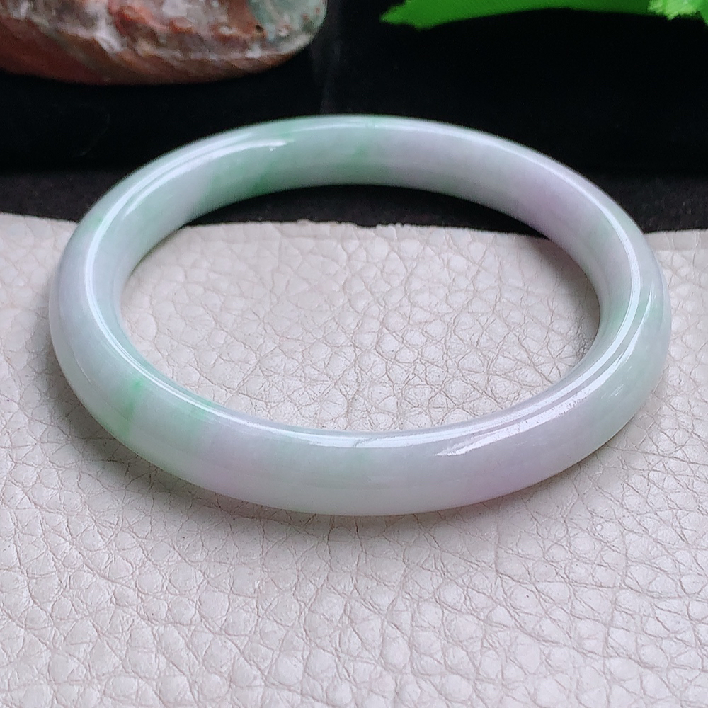 xx实拍55*8.6*8叮当镯 缅甸翡翠a货玉手镯 淡春带彩圆条细润玉手环