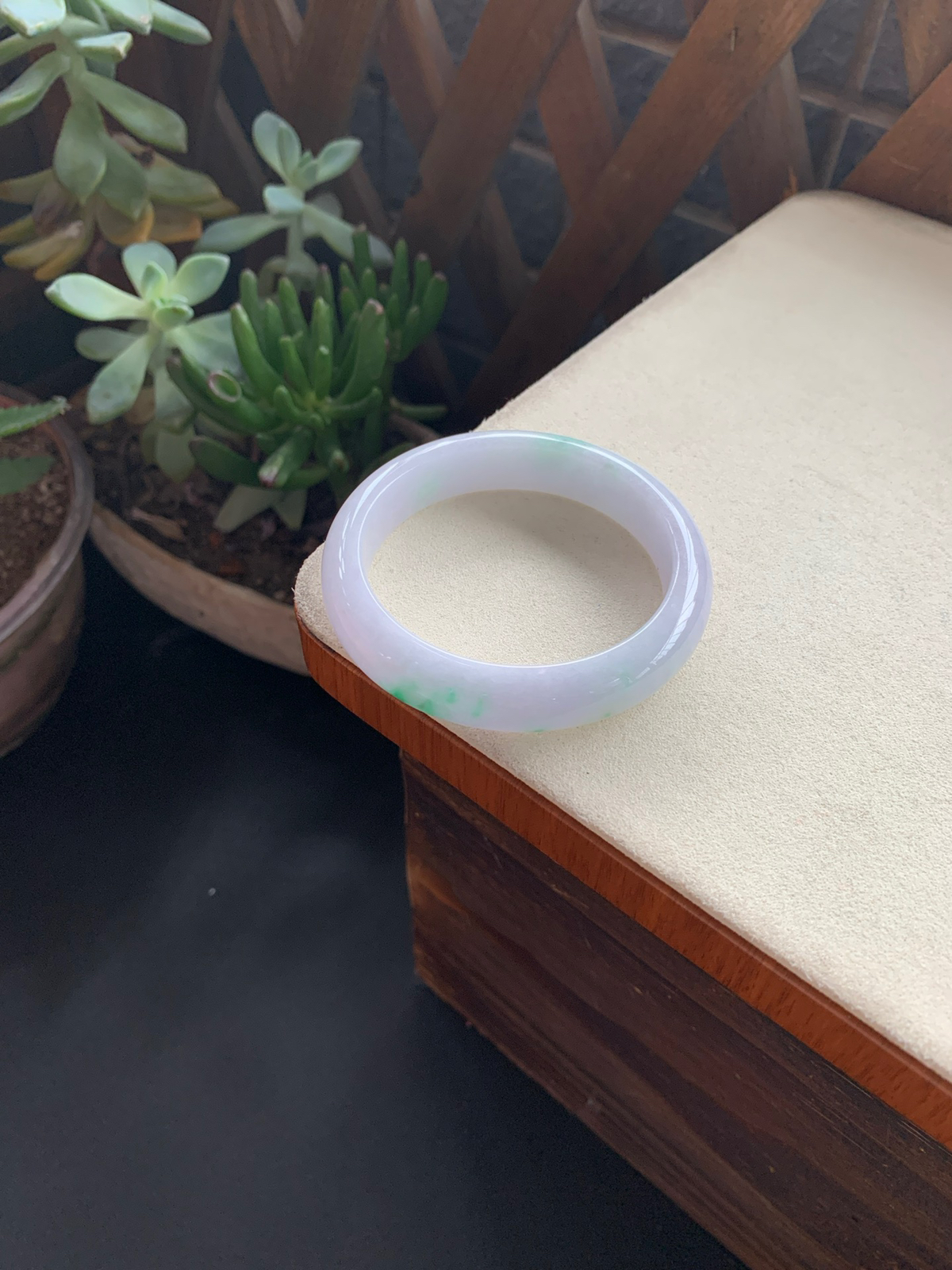 53.5圈口正圈飘绿花手镯