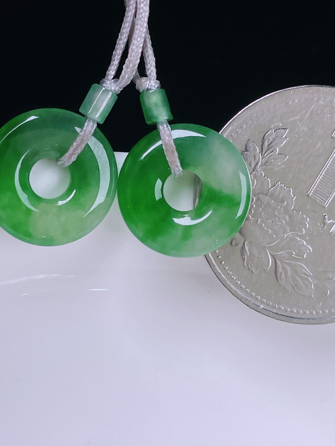 冰绿耳坠，老种起光，细底通透，尺寸：13.4/3mm