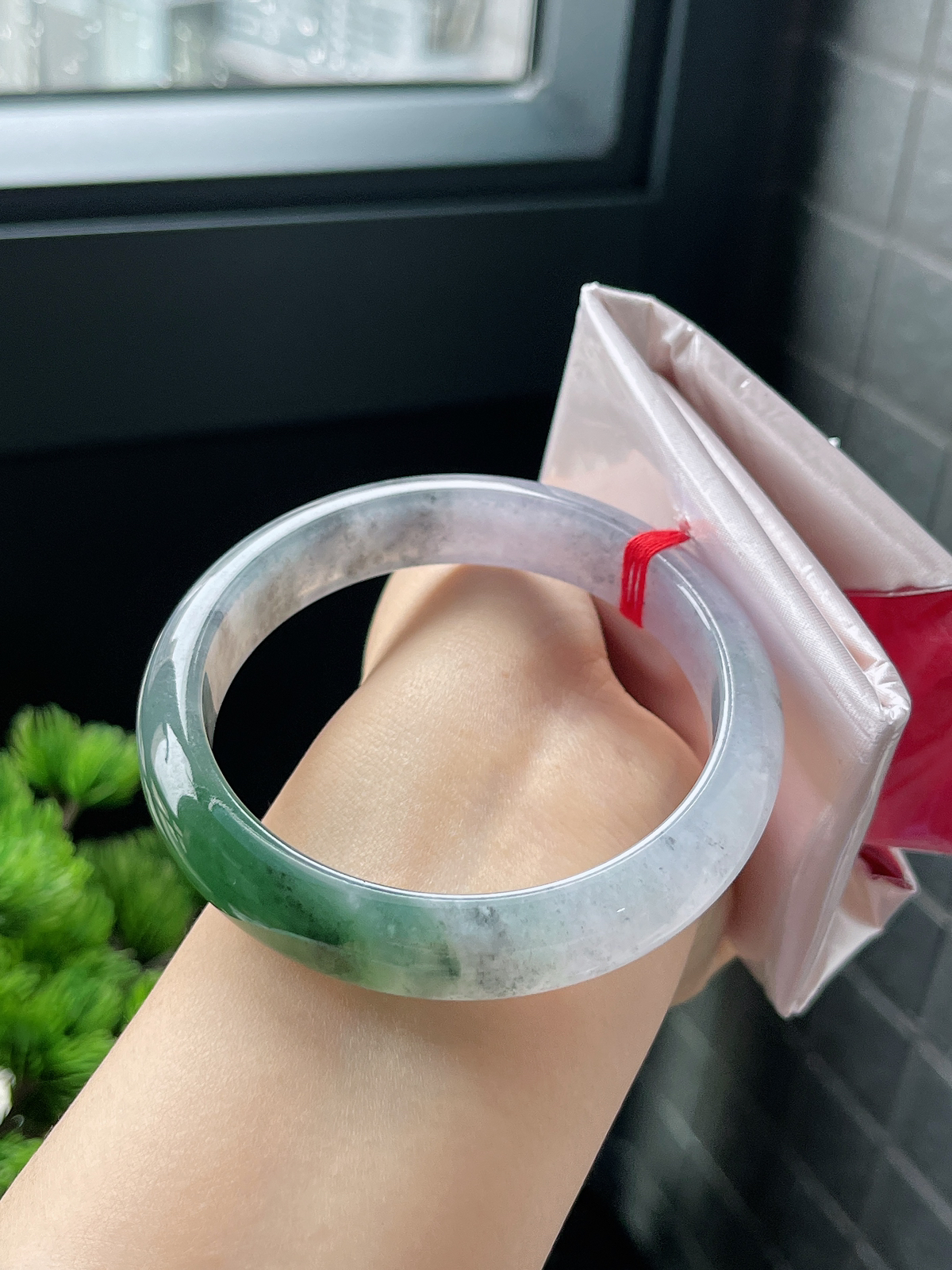 圈口62.3，大圈口冰糯带绿紫底乌鸡花 翡翠正圈手镯十分特色