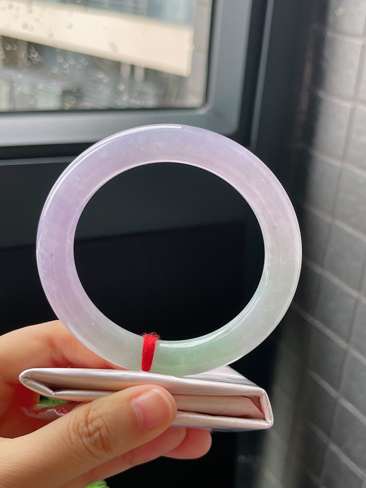 圈口58.4，冰糯春带彩有种水翡翠圆条手镯
