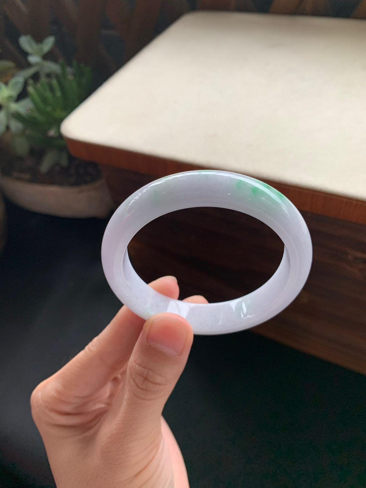 53.5圈口正圈飘绿花手镯