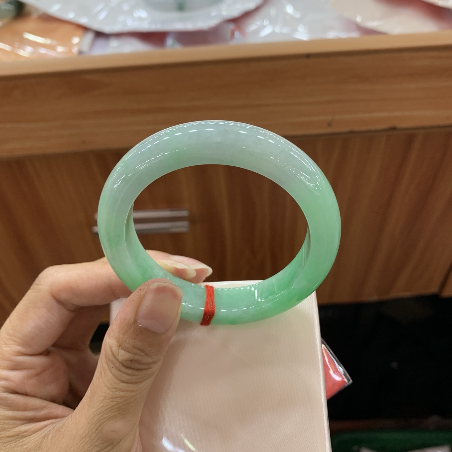 061504JJ 飘绿正圈翡翠手镯 53-12-8.8