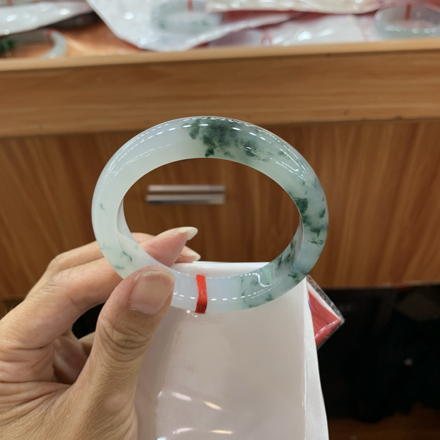 飘花正圈翡翠手镯 55.7-12.4-7.6