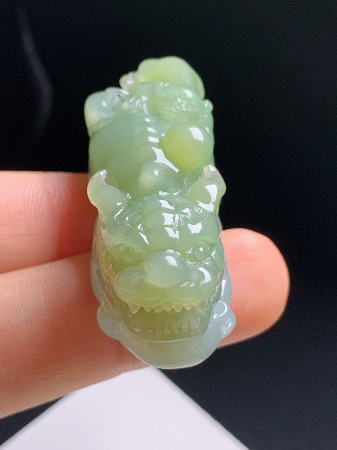 黄翡貔貅，立体满工雕刻饱满油润，吞金守财寓意，手感温润随身好物