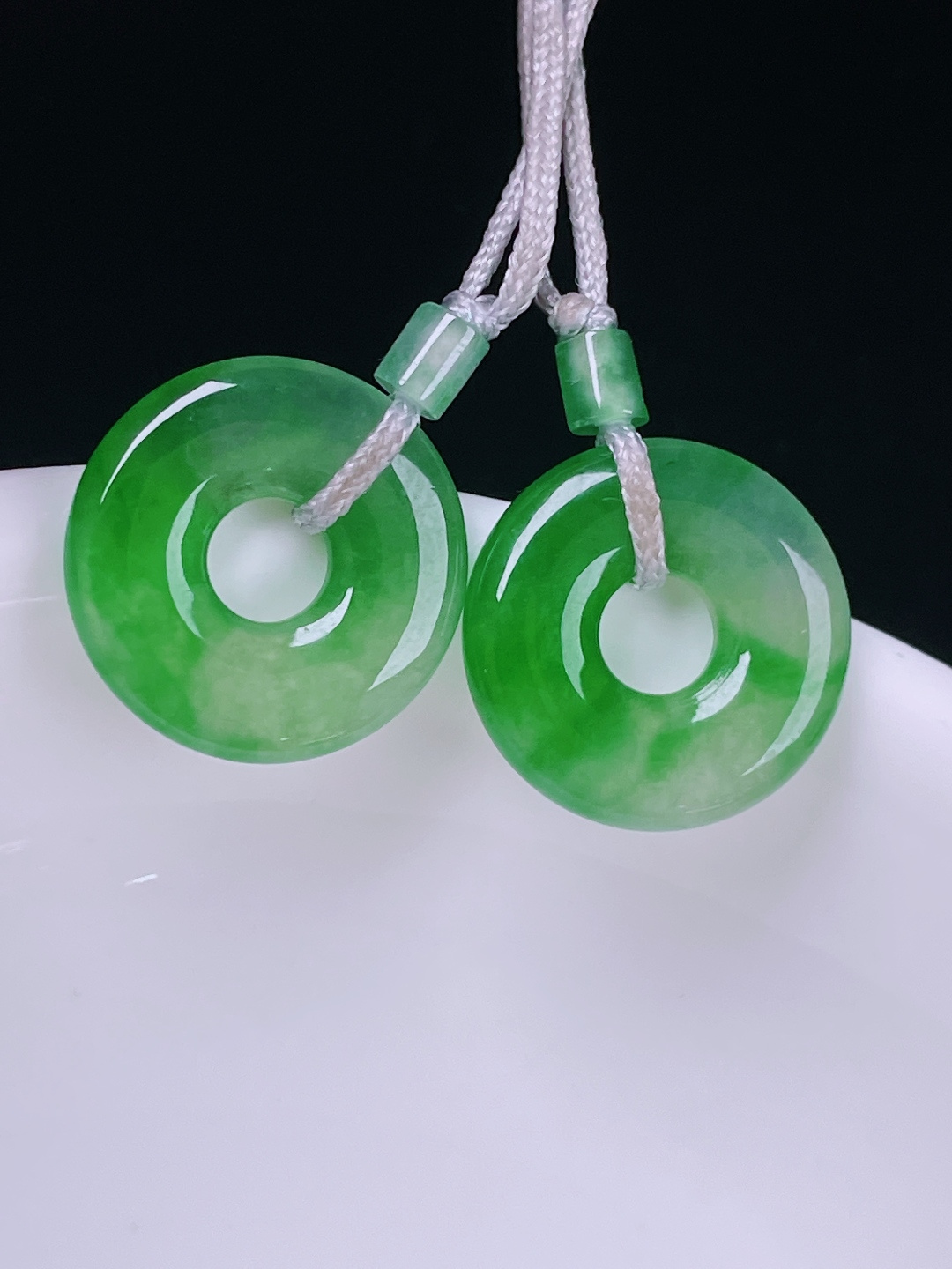 冰绿耳坠，老种起光，细底通透，尺寸：13.4/3mm