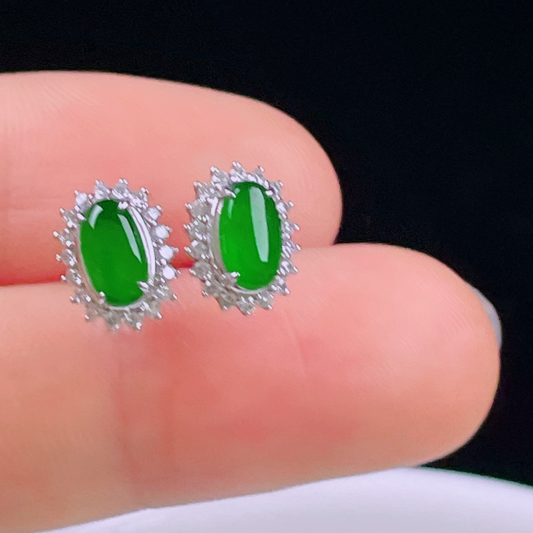 ️冰绿耳钉，老种起光，细底通透，尺寸：裸石7.4/4/2mm0616