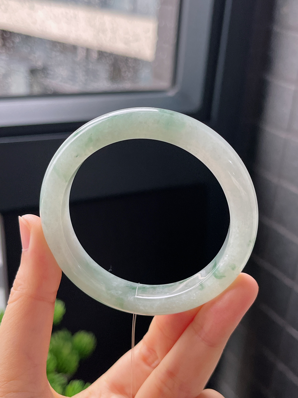 正圈52圈口，翡翠冰糯种飘绿手镯