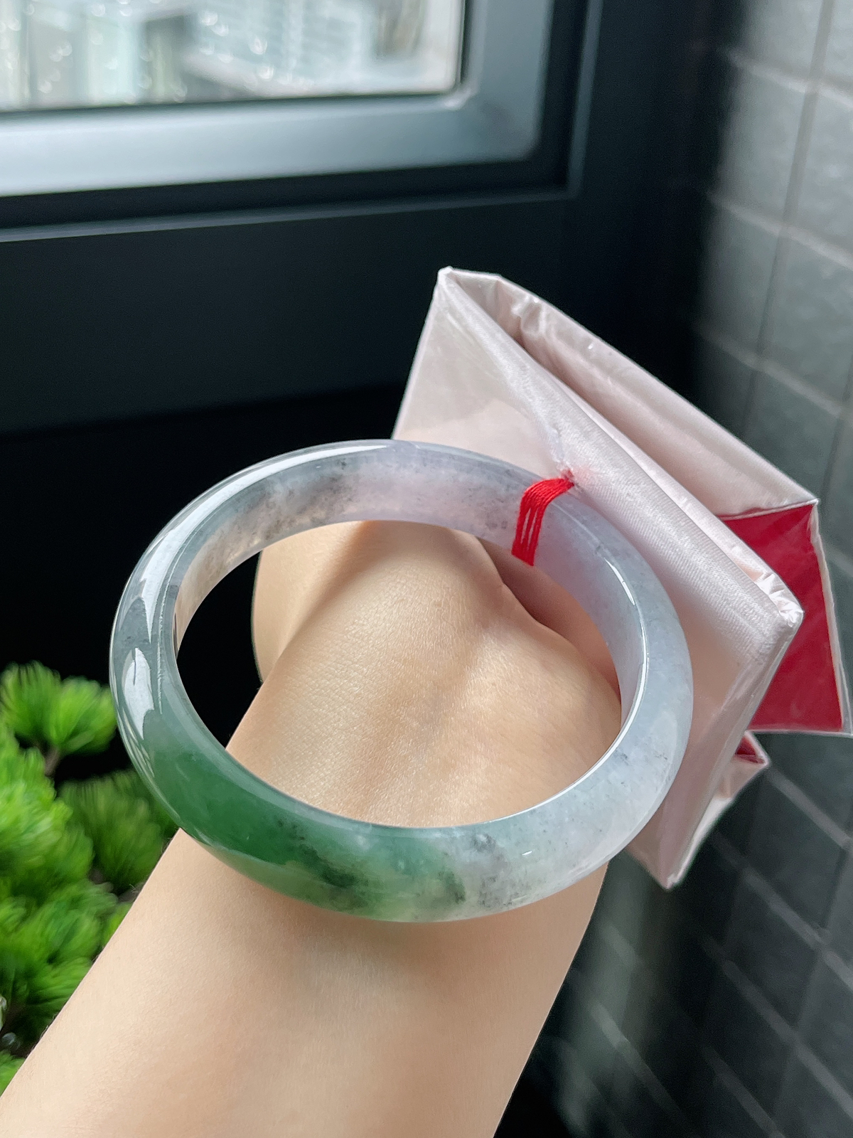 圈口62.3，大圈口冰糯带绿紫底乌鸡花 翡翠正圈手镯十分特色
