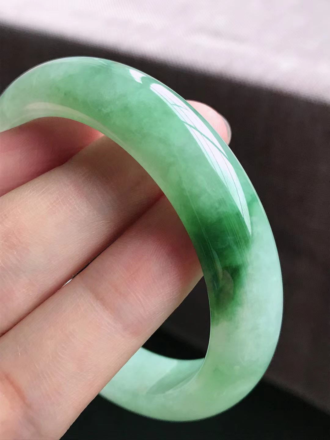 圈口55～56 天然翡翠老坑冰润飘花正圈手镯 尺寸55.5*13.5*8.6mm