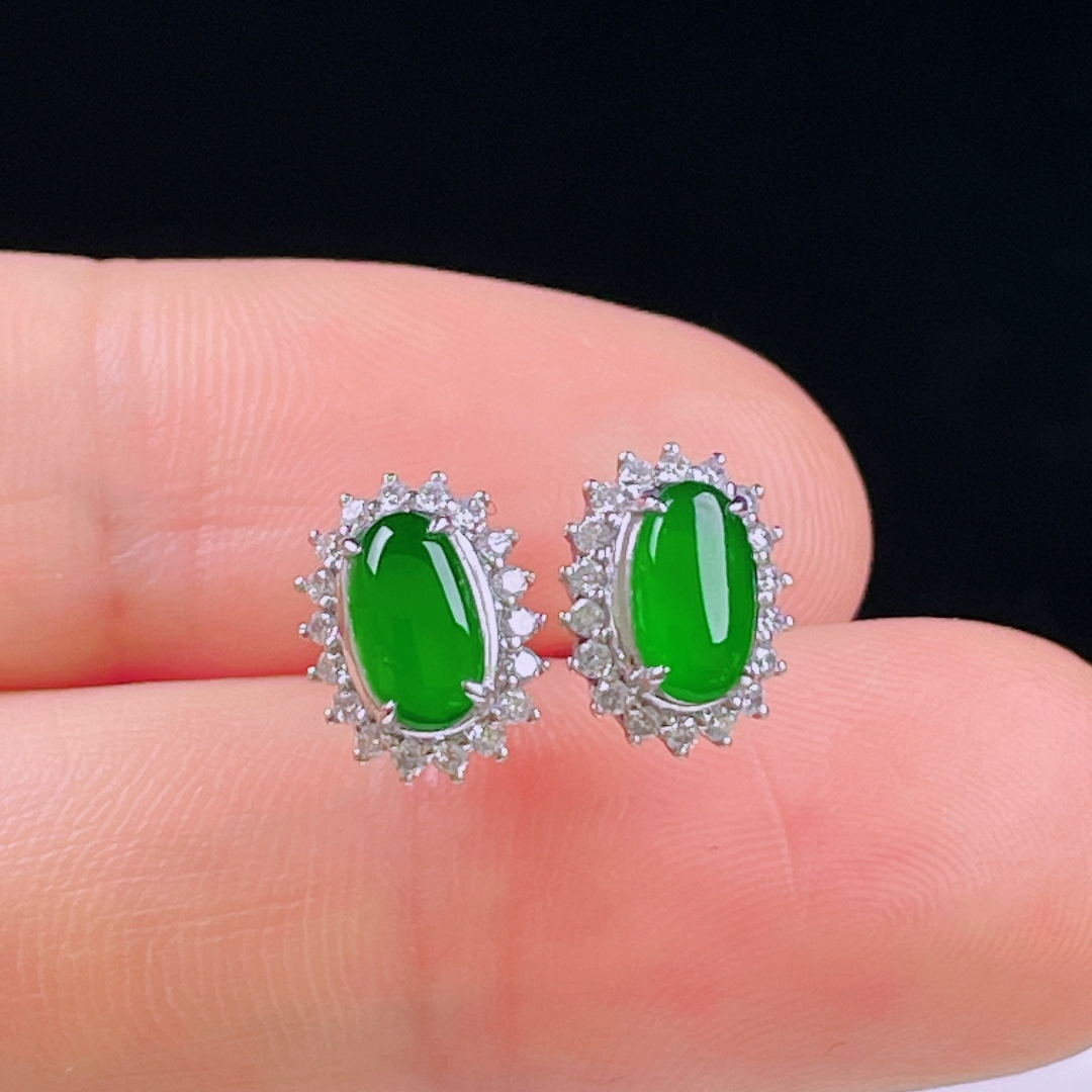️冰绿耳钉，老种起光，细底通透，尺寸：裸石7.4/4/2mm0616