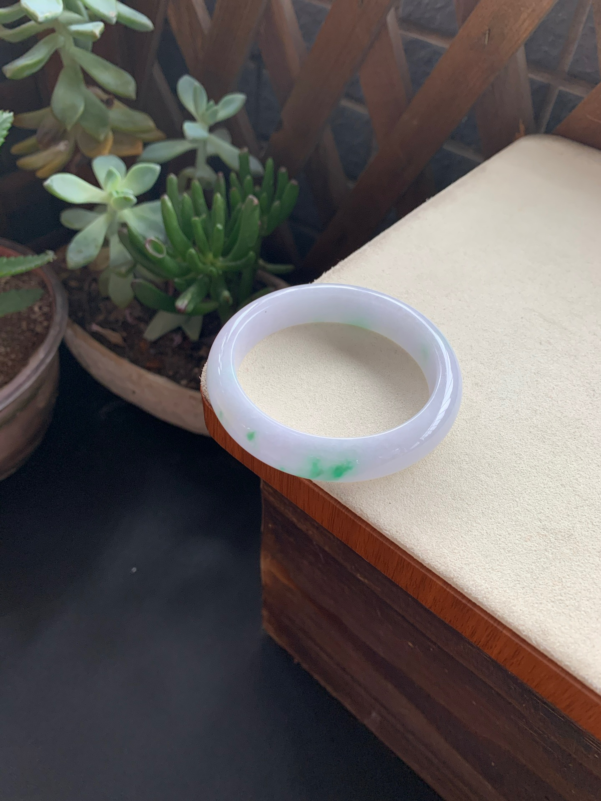 53.5圈口正圈飘绿花手镯