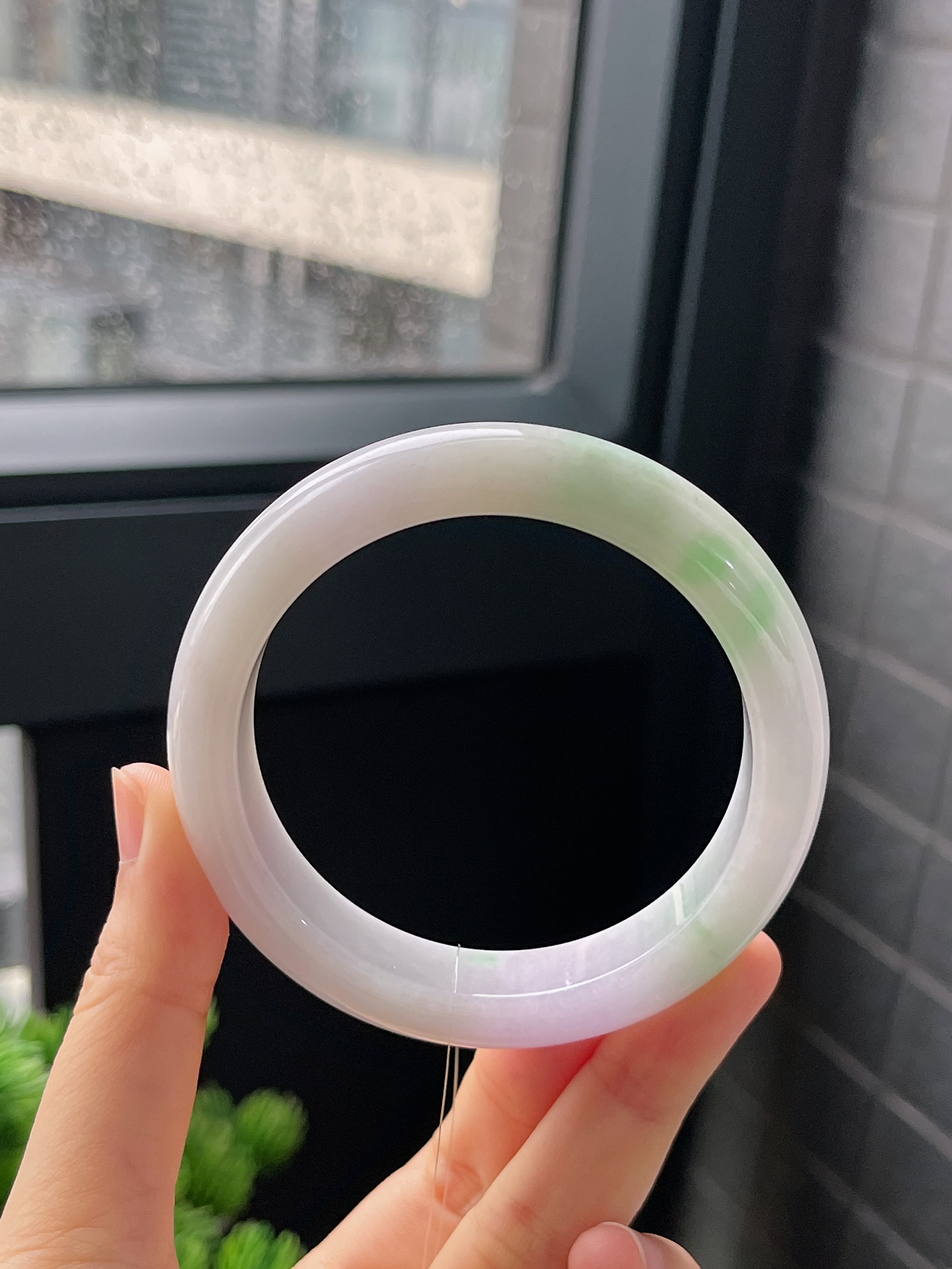 正圈56.3圈口，翡翠糯化种飘绿手镯