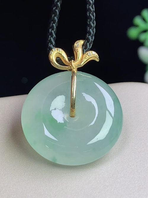 18k金镶冰飘绿平安扣，无裂，尺寸19.6-5.6mm，L16tgj