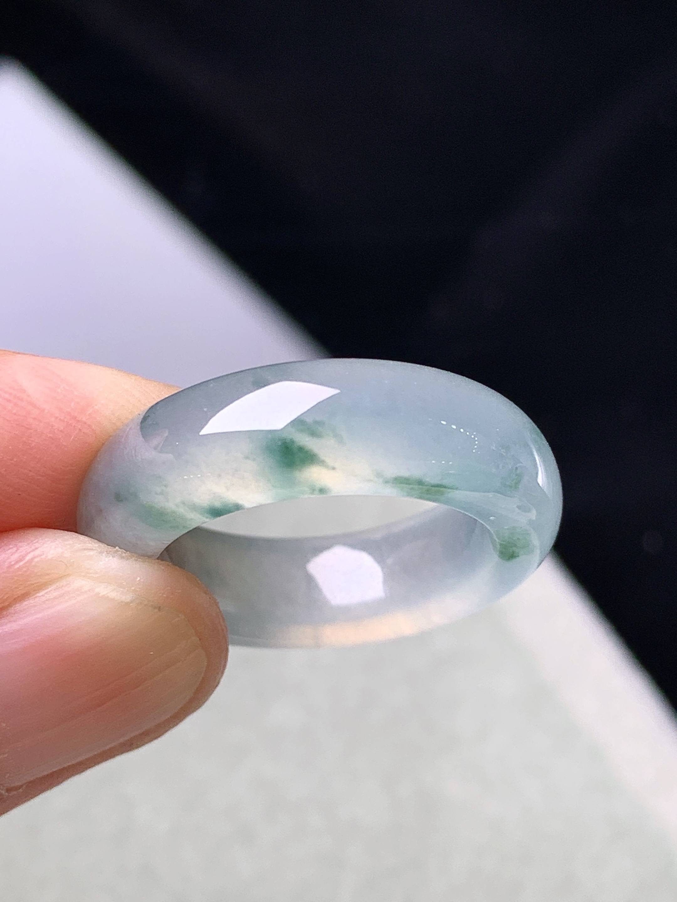 飘绿指环 玉质细腻 色泽艳丽清新 圈口11 整体尺寸23.2*6 c1