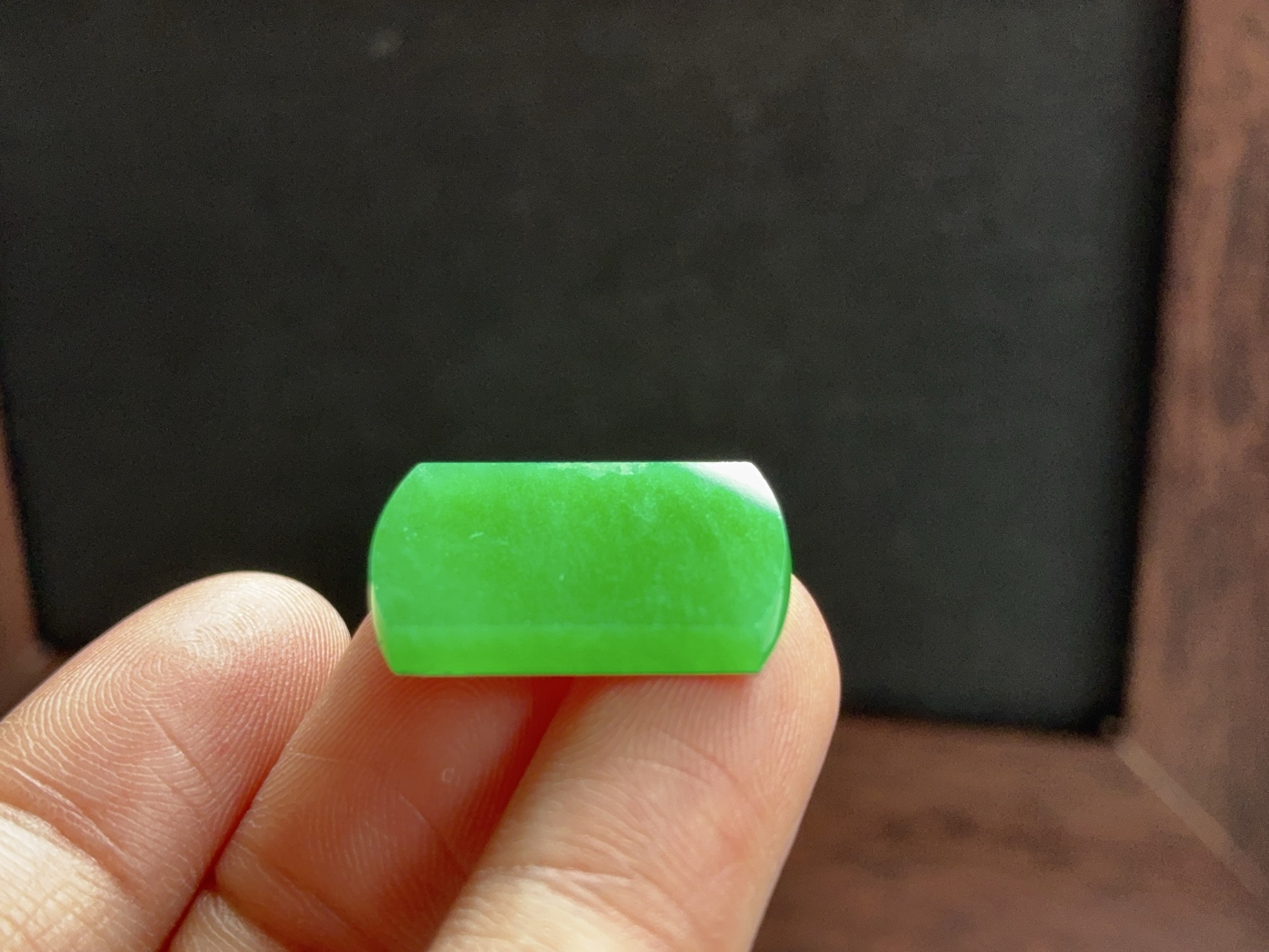 冰绿马鞍，色泽浓郁