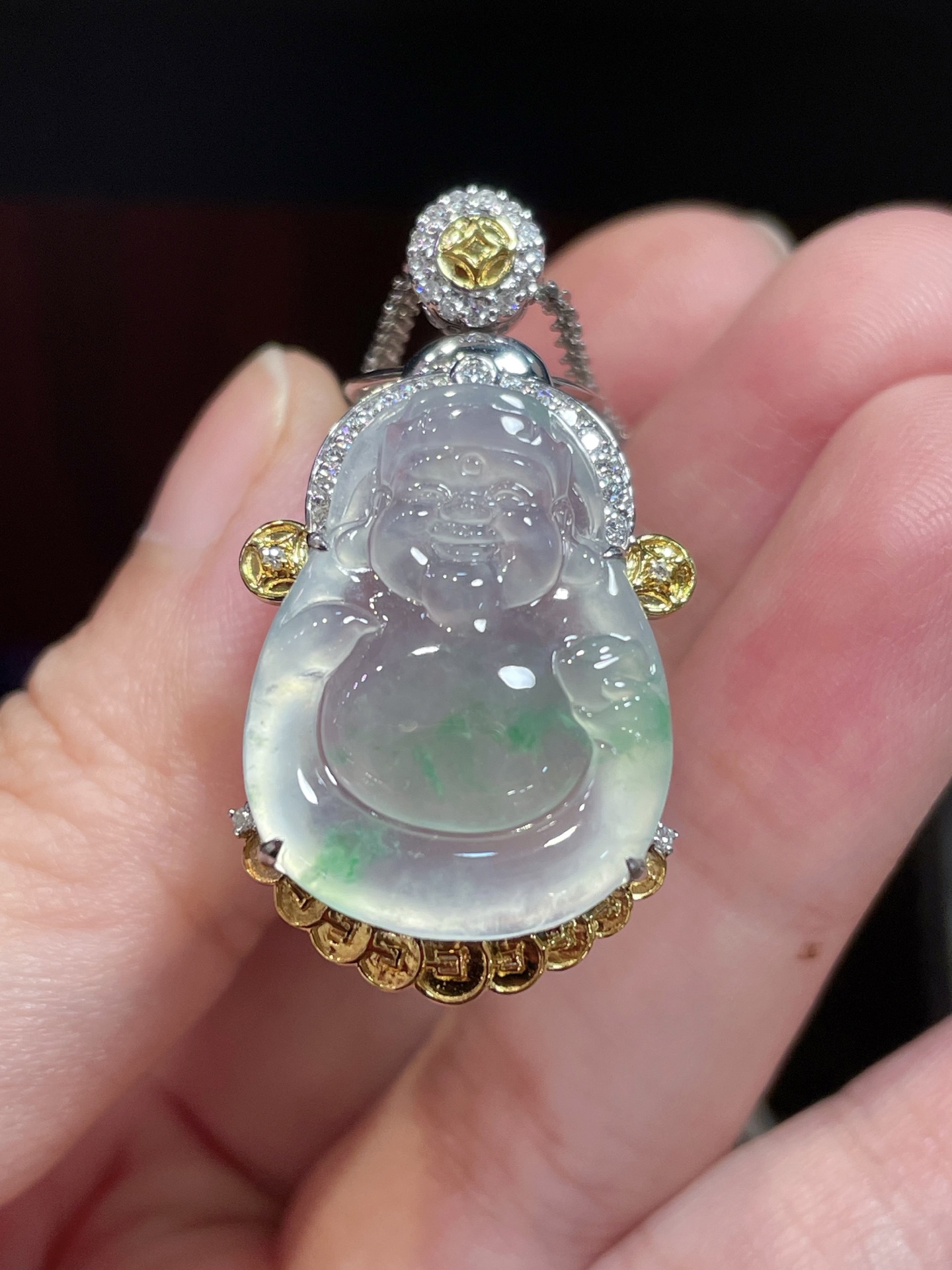 ️ 淘一个冰种飘绿财神爷，的很可爱，冰冰透透的水头还挺好，料子很饱满18k金镶嵌，22.8-17.3-3.3