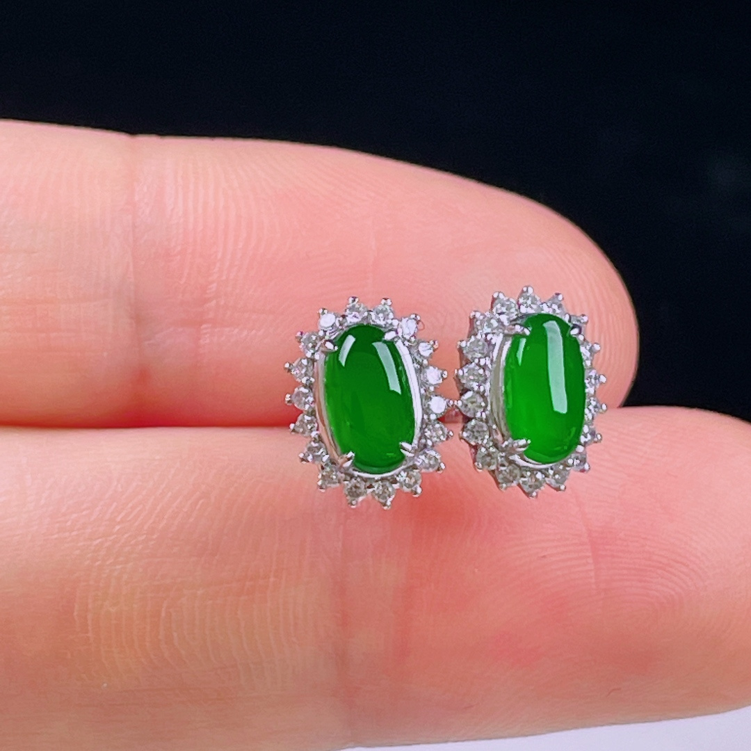 ️冰绿耳钉，老种起光，细底通透，尺寸：裸石7.4/4/2mm0616
