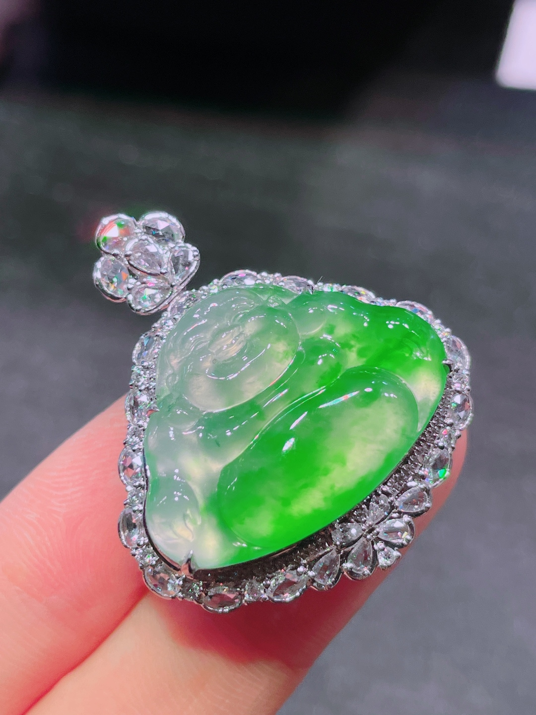 ️绿佛公吊坠，晶莹剔透，新颖时尚，无裂，36.8