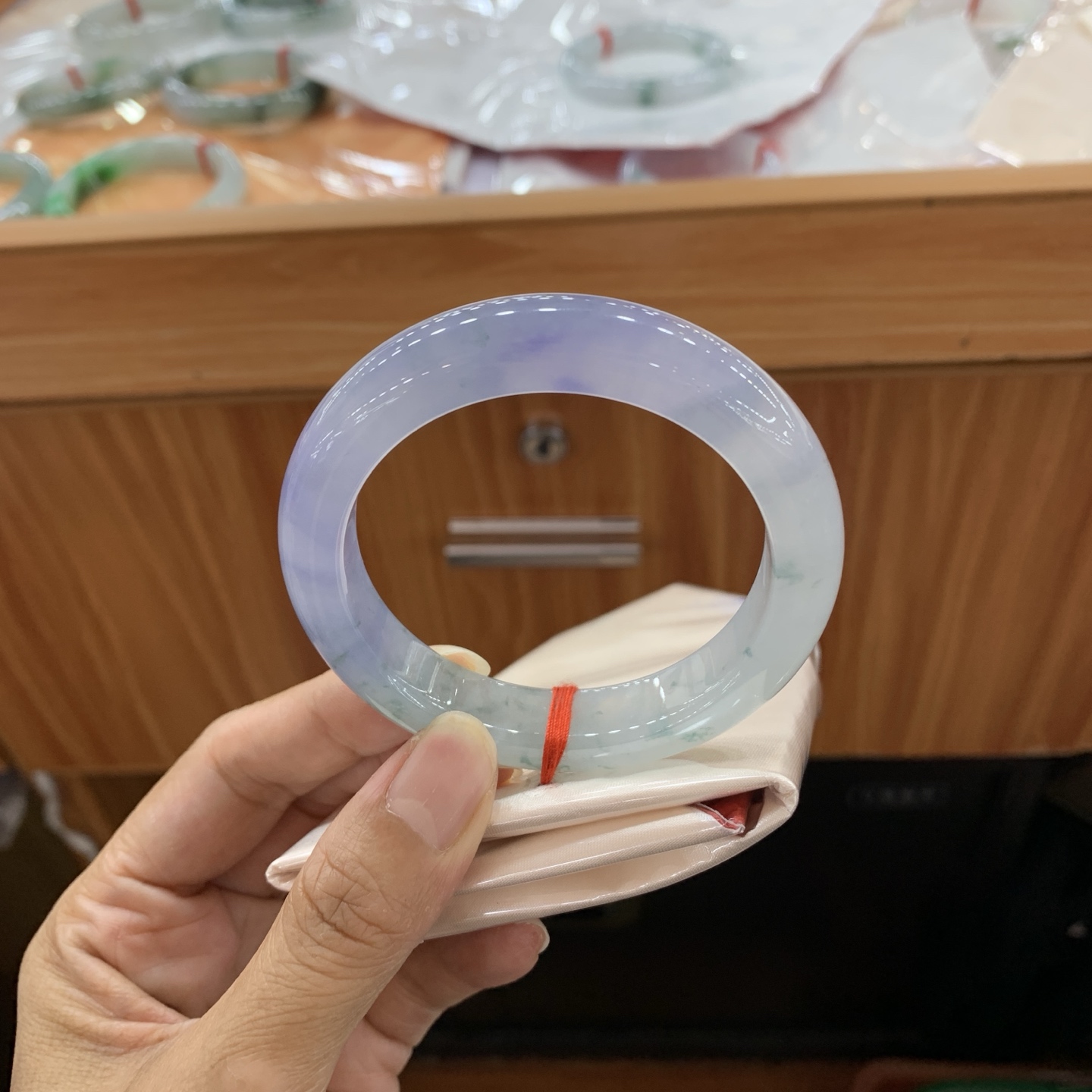 061502JJ 飘花正圈翡翠手镯 55-12.2-9.3