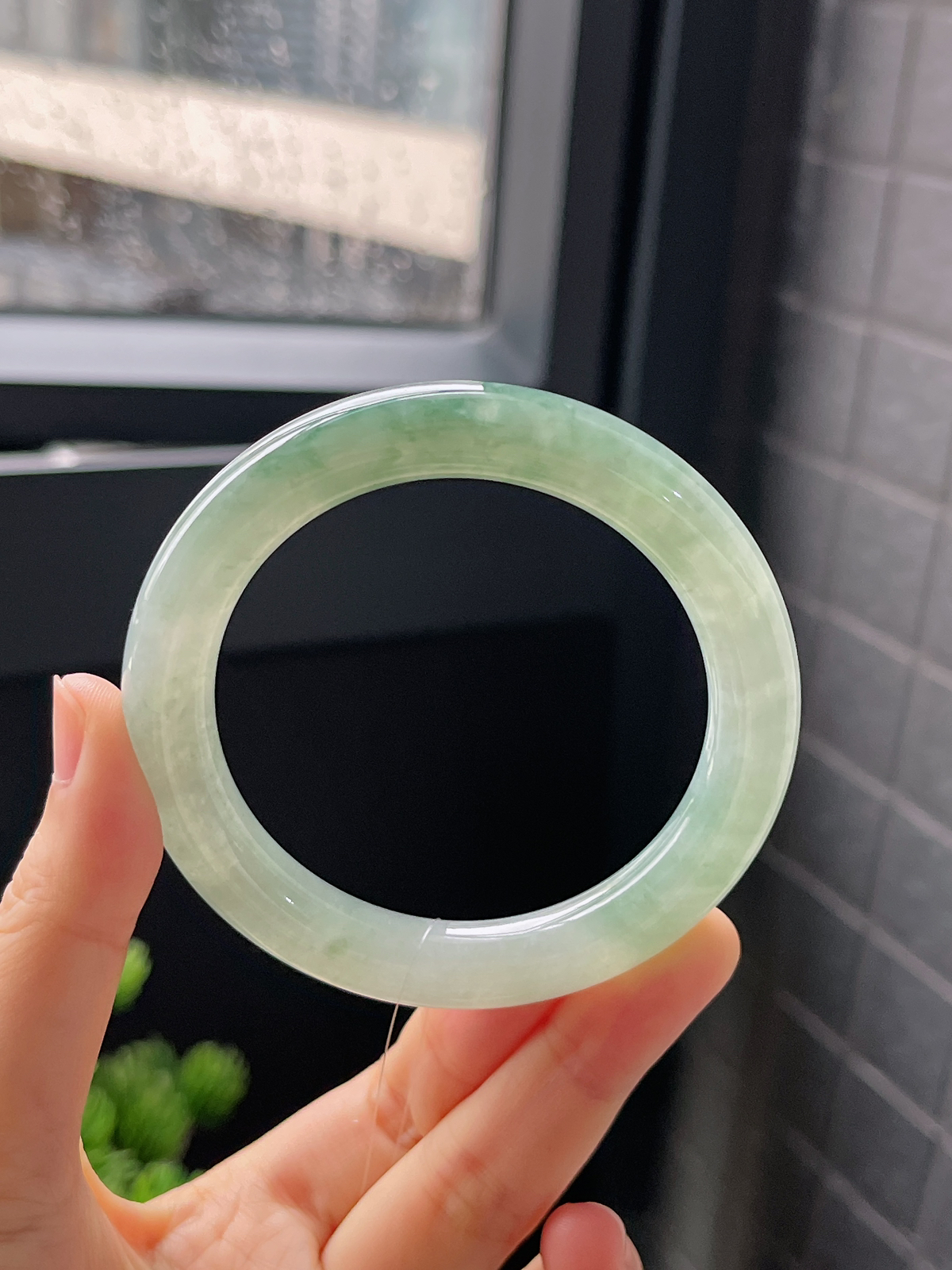 圆镯54.2圈口，翡翠冰糯种飘花手镯