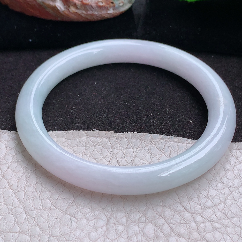 ee实拍56*8.2*8.5美人镯 缅甸翡翠a货玉手镯 淡紫圆条叮当镯