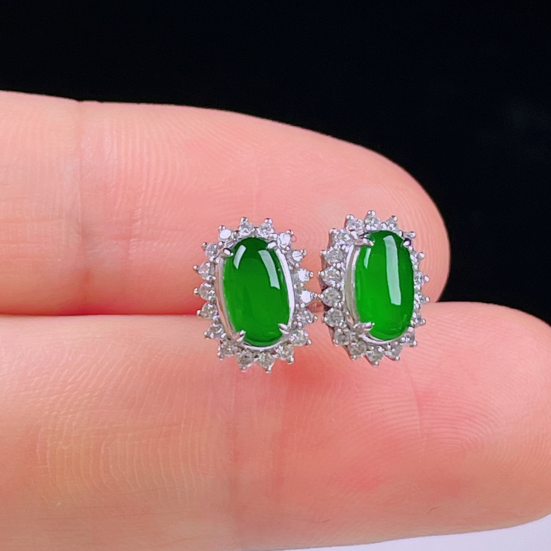 ️冰绿耳钉，老种起光，细底通透，尺寸：裸石7.4/4/2mm0616