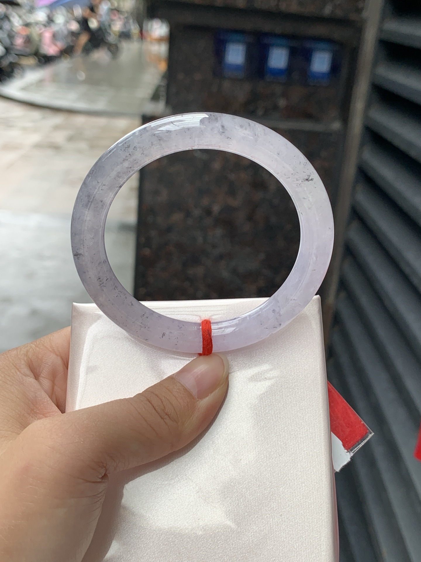 冰紫乌鸡圆条 53.8-8.7-8.8 0616-N983 打灯纹裂，冰润通透的底子，漫天细碎墨色雪花意境满满，清透朦胧紫调底色，独特清冷氛围感，小众不撞款。