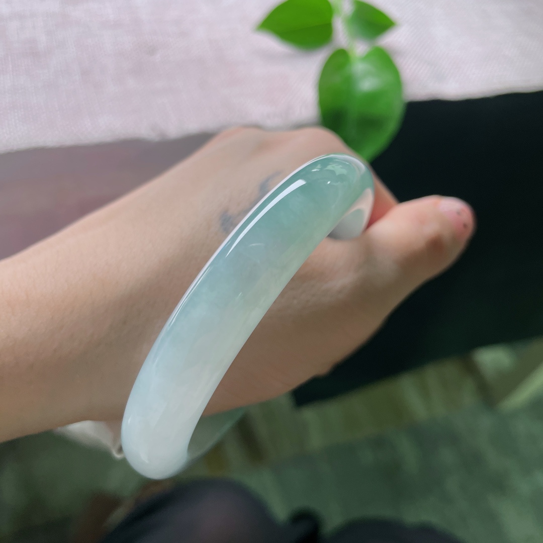 绿底正圈，冰润细腻，悠悠岁月，一镯温婉，贵气，无裂，ss54160a