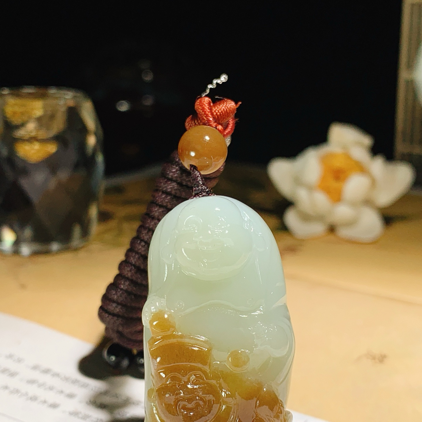 新疆和田玉且末糖财富一生挂件！尺寸49/23/21重48.8克。玉质细腻油润。手推出油。佩戴高端典雅。lt260616
