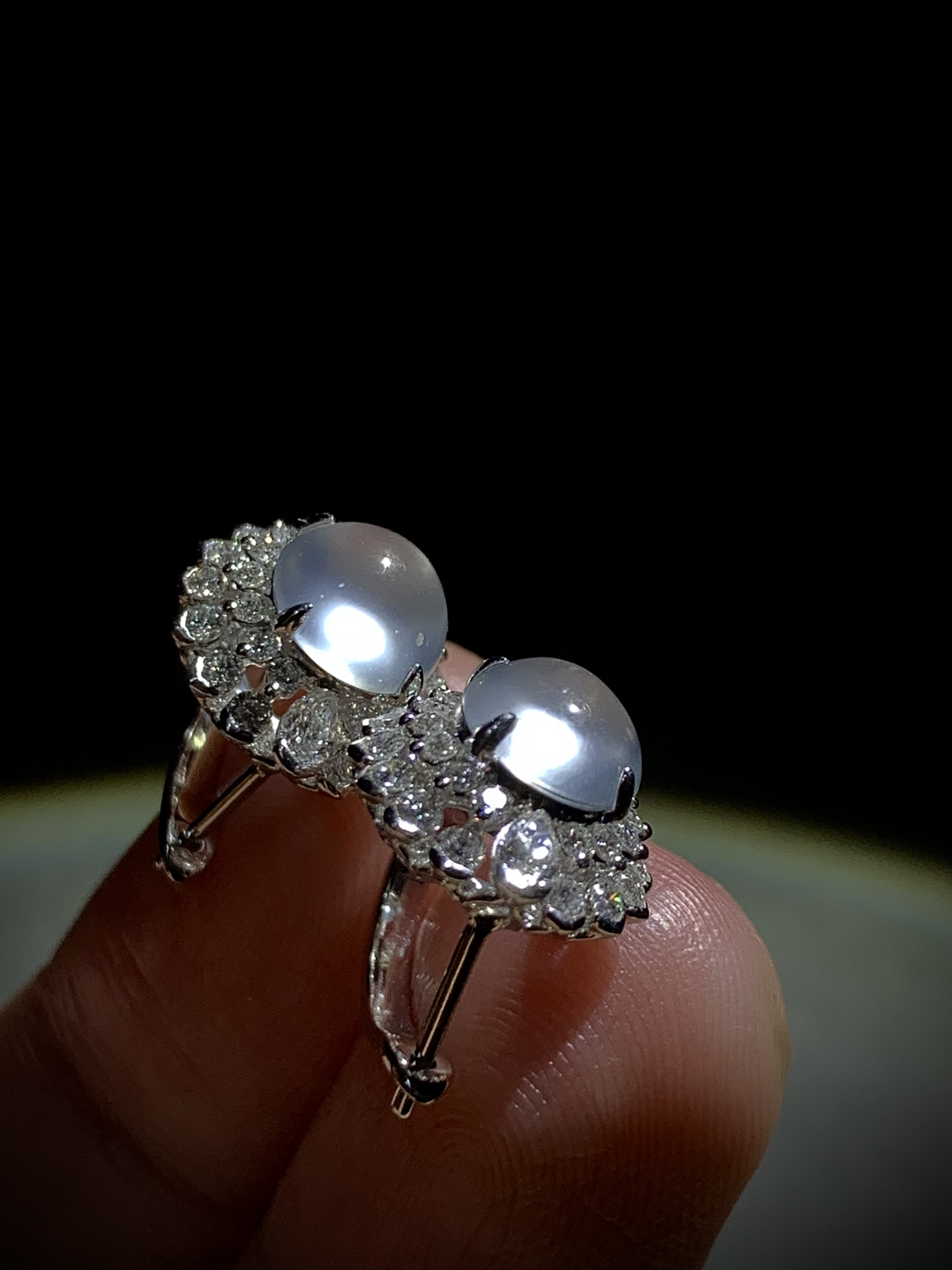 精品蛋面耳拍耳钉，
裸石7.2-7.2-4.5mm，
整体13.8-12-16.3mm，4.23g，
