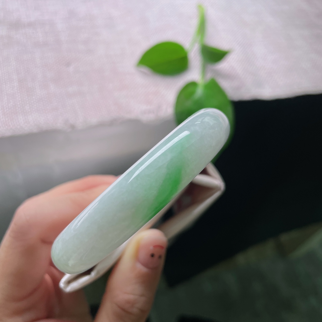 53.9/12.9/8.8飘绿正圈，水润，一抹翠色，翠色伊人，甜美，有纹，ss53809a